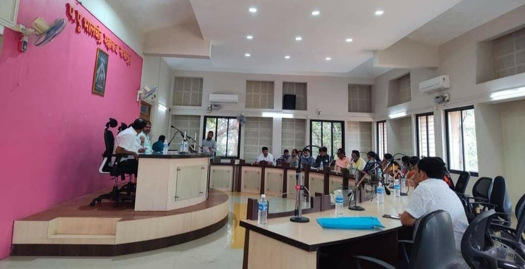 बहुमताने कचरा ठेकेदाराचे डिपॉझिट जप्तचा ठराव.