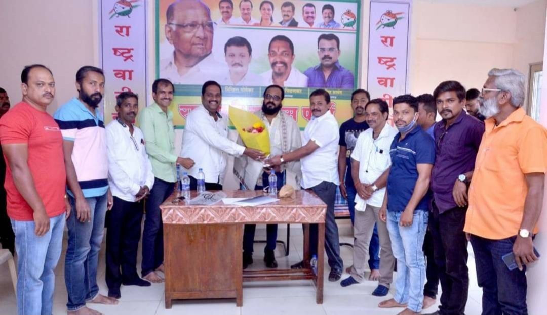 राष्ट्रवादीच्या कार्यालयास आप्पा पराडकरांची सदिच्छा भेट