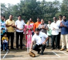नांदगाव प्रीमियर लीग पर्व(2) 2021क्रिकेट स्पर्धेचे उद्धघाटन राष्ट्रवादी कांग्रेस नेते तथा नगरसेवक अबिद नाईक यांच्या हस्तेp