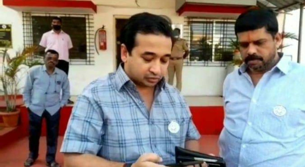नितेश राणे – गोट्या सावंत कणकवली पोलीस ठाण्यात