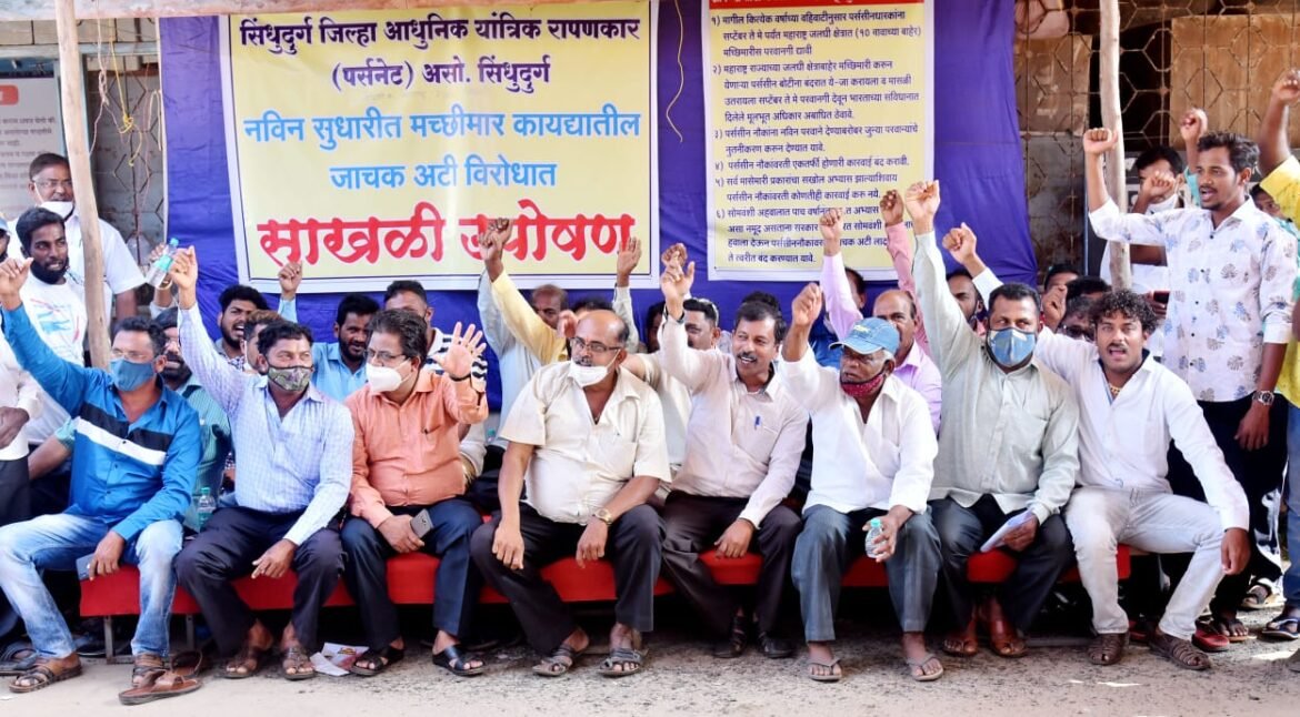 कोण म्हणतो देणार नाय घेतल्या शिवाय राहणार नाय