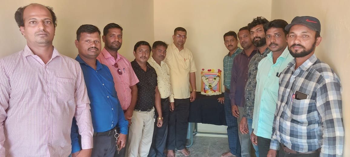 इलेक्ट्रॉनिक मिडीया मराठी पत्रकार संघ आणि महाराष्ट्र राज्य मराठी पत्रकार संघाच्यावतीने माणगाव येथे आचार्य बाळशास्त्री जांभेकर यांच्या प्रतिमेला पुष्पहार घालून अभिवादन केले