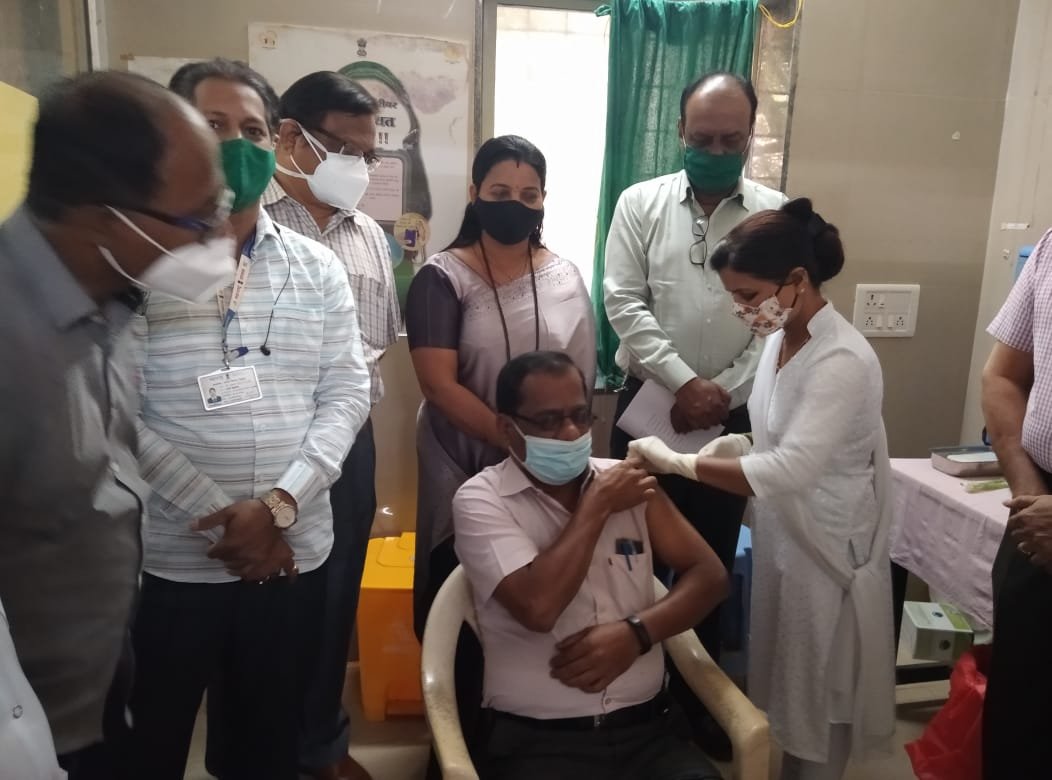 60 वर्षावरील नागरिकांना व हेल्थकेअर वर्कस ना बूस्टर डोस अभियानाचा शुभारंभ