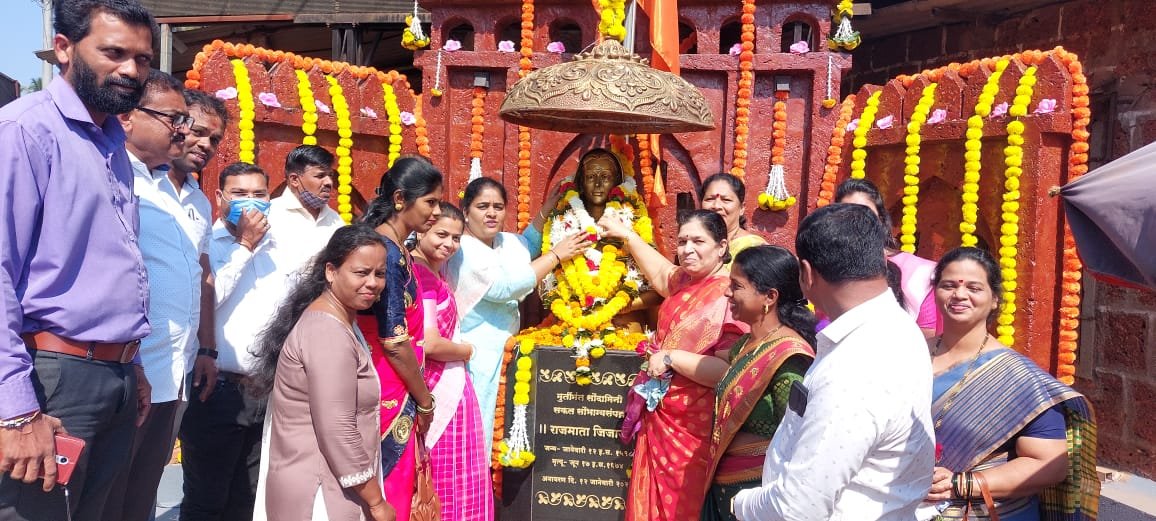 माँ साहेब जिजाऊ जयंतीनिमित्त कुडाळ भाजपच्या वतीने अभिवादन