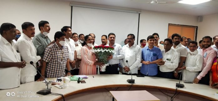 सिंधुदुर्ग जिल्हा बँकेच्या अध्यक्षपदी मनीष दळवी, उपाध्यक्षपदी अतुल काळसेकर