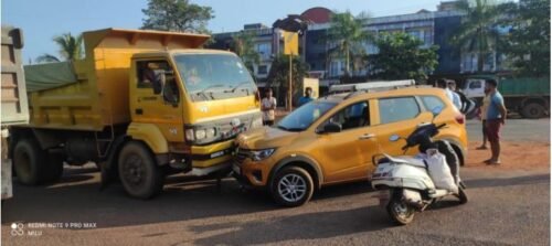 *बांदा येथे डंपर आणि कार यांच्यात अपघात; डंपर चालकाच्या प्रसंगावधानामुळे टळला अनर्थ*