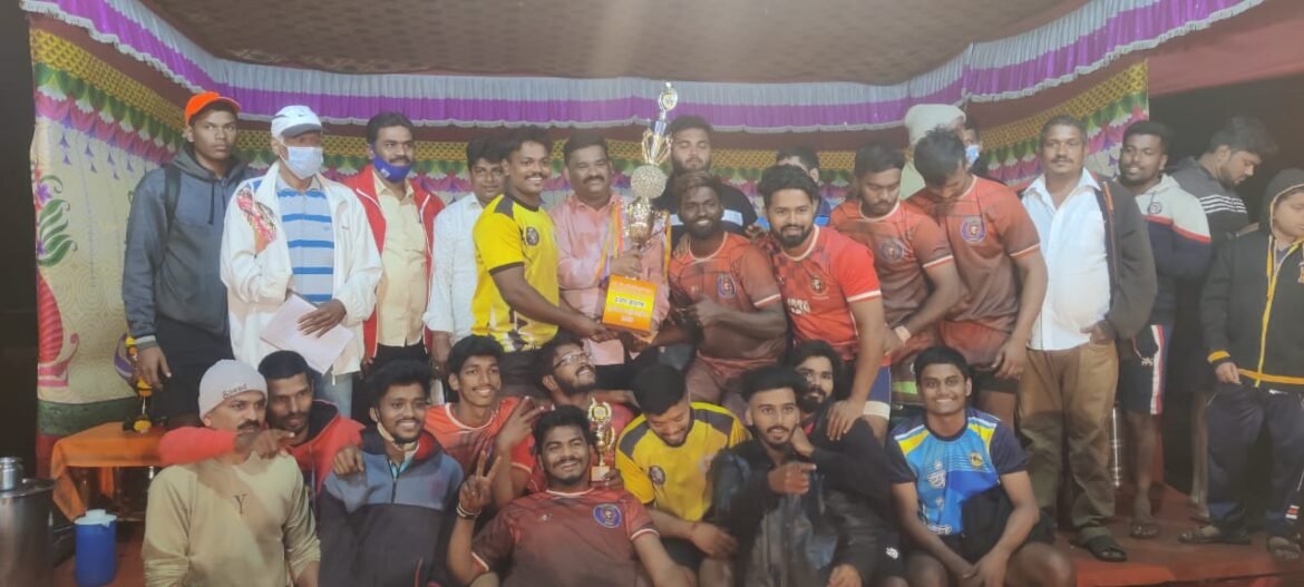 जिल्हास्तरीय कबड्डी स्पर्धेत रेवतळे मालवण विजेता तर पंचक्रोशी फोंडा उपविजेता