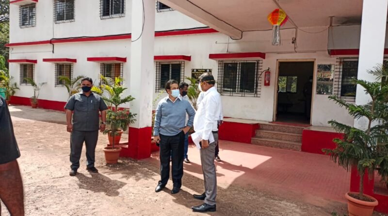 आम. नितेश राणे कणकवली पोलीस ठाण्यात