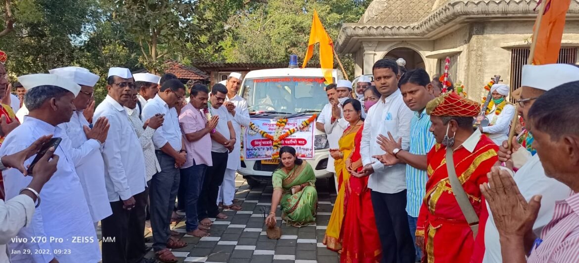 सिंधुदुर्ग जिल्हा परिषदेमार्फत राबवण्यात येणाऱ्या पाऊले चालती पंढरीची वाट या उपक्रमाचा अध्यक्ष जिल्हा परिषद सिंधुदुर्ग संजना सावंत यांनी केला शुभारंभ