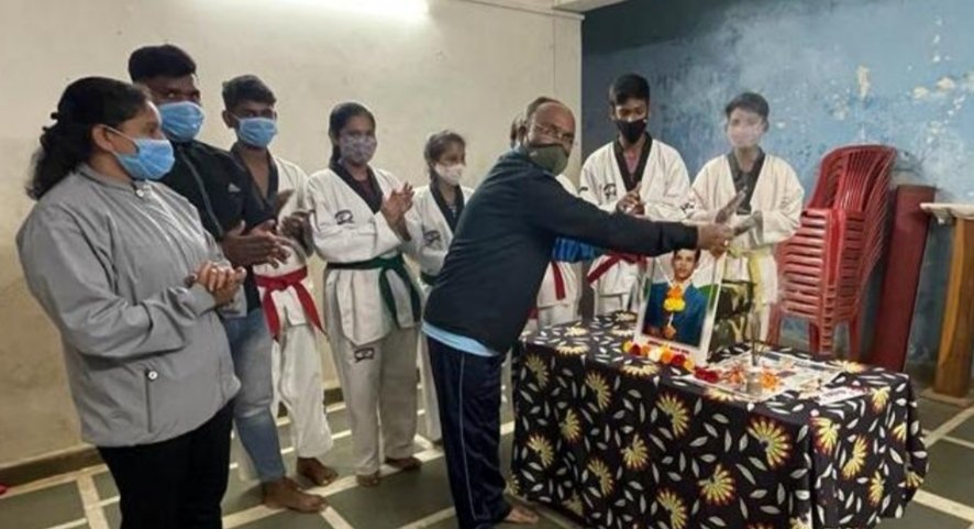 कलमठ येथे राज्य क्रीडा दिन साजरा खाशाबा जाधव यांच्या आठवणींना उजाळा