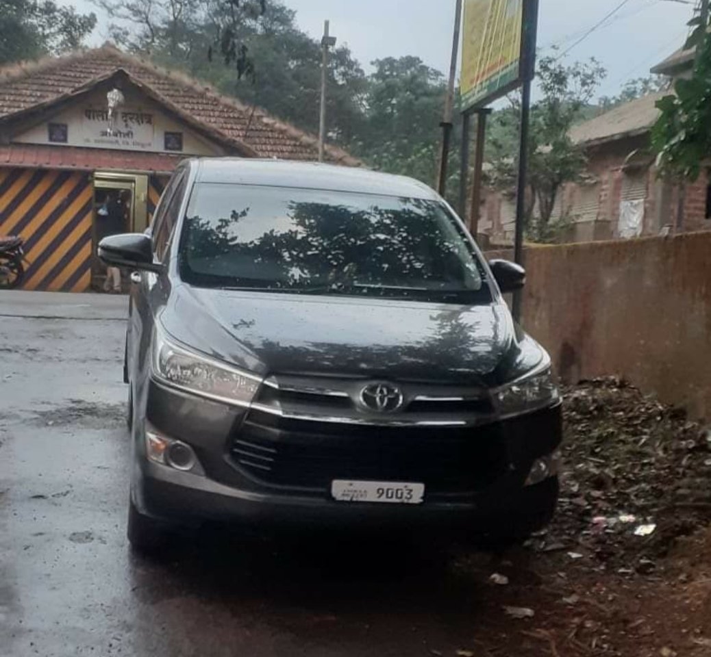 आंबोली येथे बेकायदेशीर दारू वाहतुकीवर कारवाई