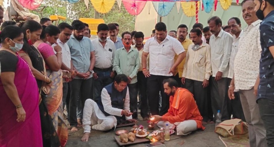 वेंगुर्ले-कुडाळ रस्त्याचे आमदार दिपक केसरकर व वैभव नाईक यांच्या हस्ते भूमिपूजन