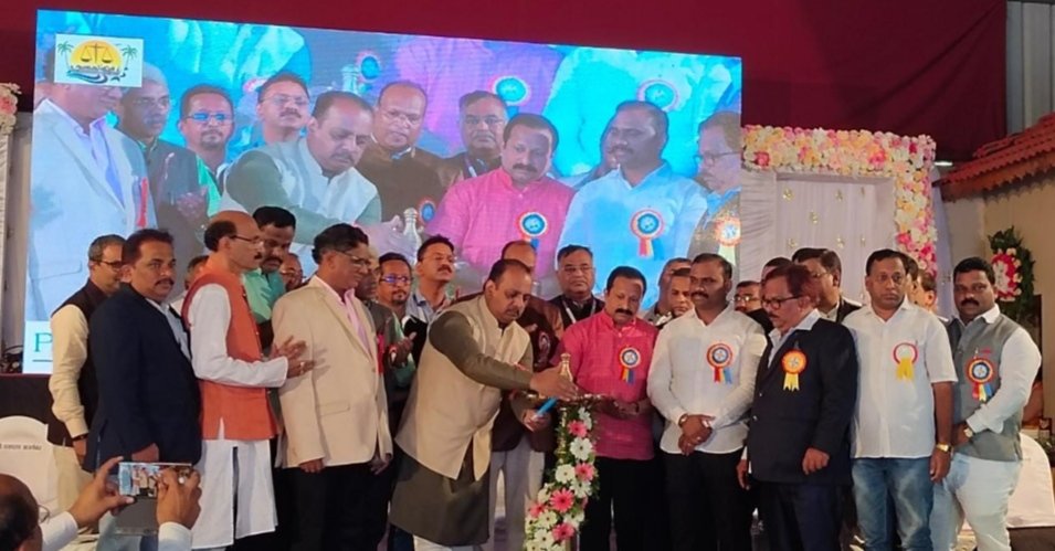 कणकवलीत व्यापारी महासंघाच्या व्यापारी एकता मेळाव्याला प्रारंभ