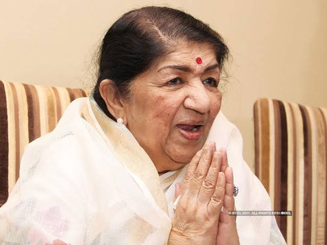 भारताची गानकोकिळा लता मंगेशकर यांचं निधन