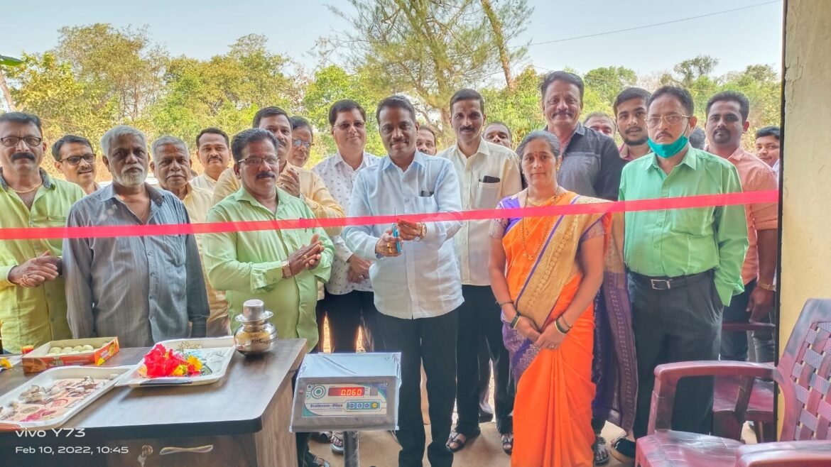 *दूध संकलनासाठी द्वारका दूध व्यवसायिक संस्था दूध डेरीचे सतीश सावंत यांच्या हस्ते उद्घाटन*