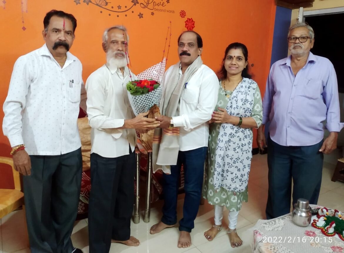 नगरपंचायत व्यापारी मित्र मंडळ यांच्या वतीने *संत रोहिदास यांच्या जन्म दिनाचे औचित्य साधुन कणकवली परिसरातील पाच वेगवेगळ्या क्षेत्रातील व्यक्तींना सदिच्छा भेेट