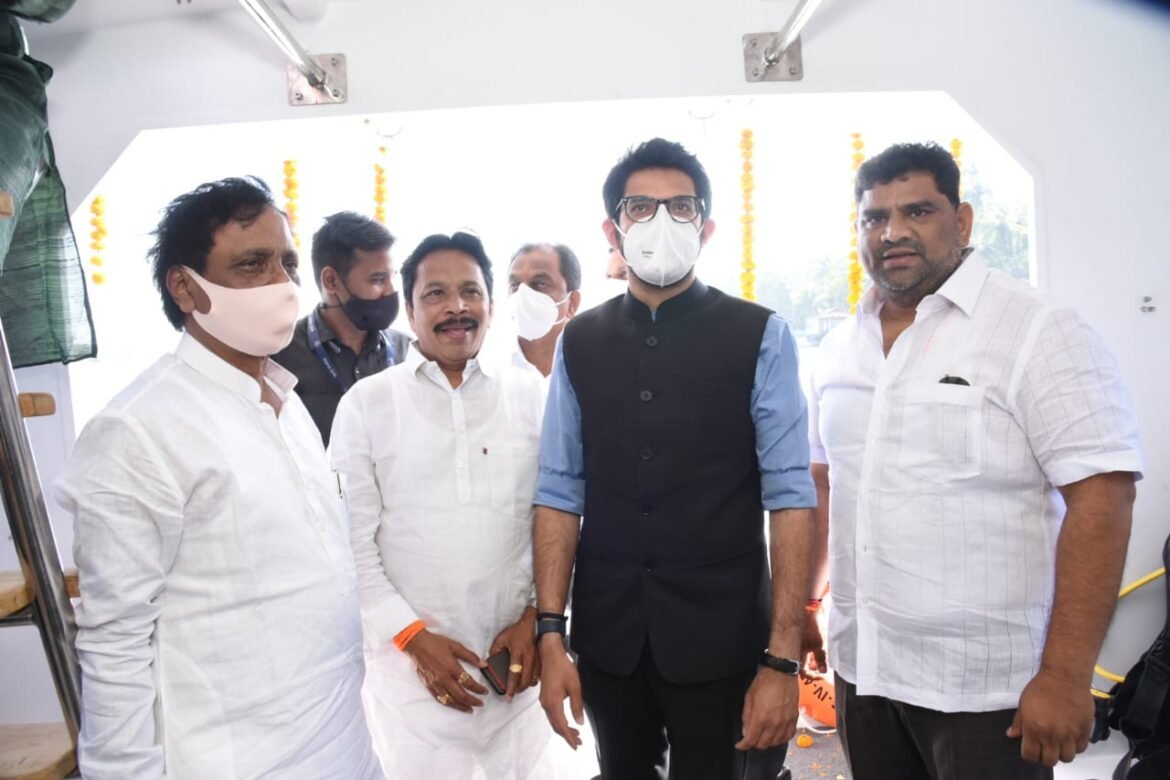 तारकर्लीत भारतातील पहिल्या आरमार नावाच्या अत्याधुनिक बोटीचे पर्यटन मंत्री आदित्य ठाकरे यांच्या हस्ते उद्घाटन