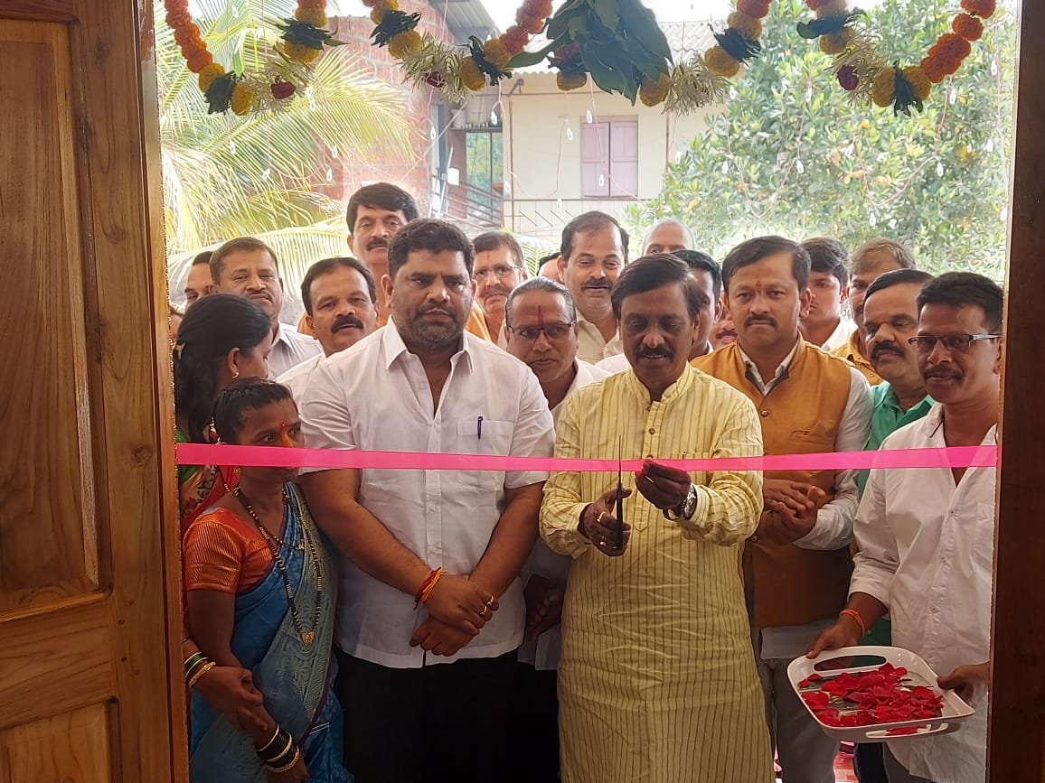 पावशी ग्रामपंचायतच्या नूतन इमारतीचे खा. विनायक राऊत,आ. वैभव नाईक यांच्या हस्ते उदघाटन