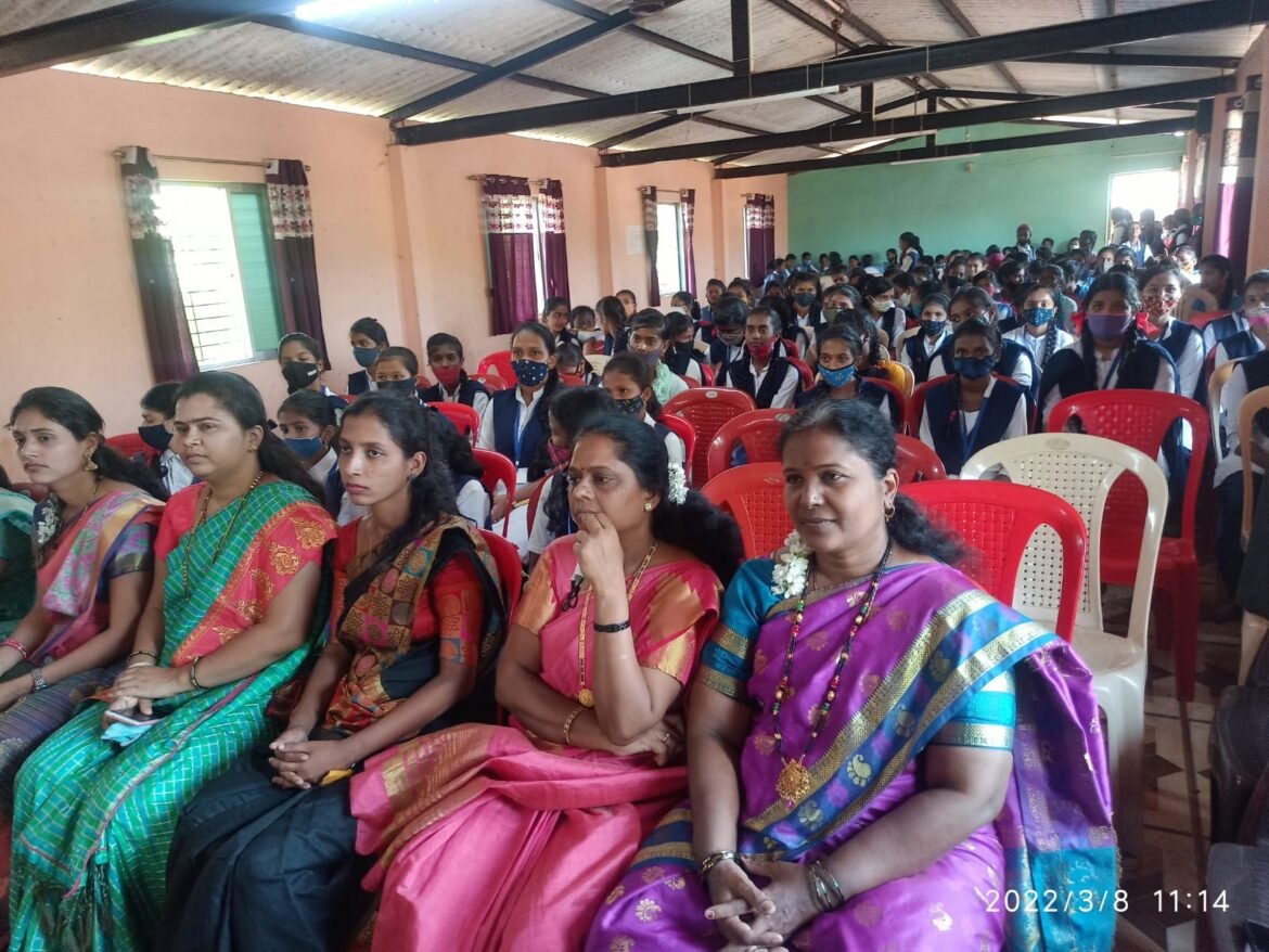 कू.सृष्टी,अमिषा,कोमल,नेहा,प्रेरणा,आर्या व गौरी विविध स्पर्धेत अव्वल!