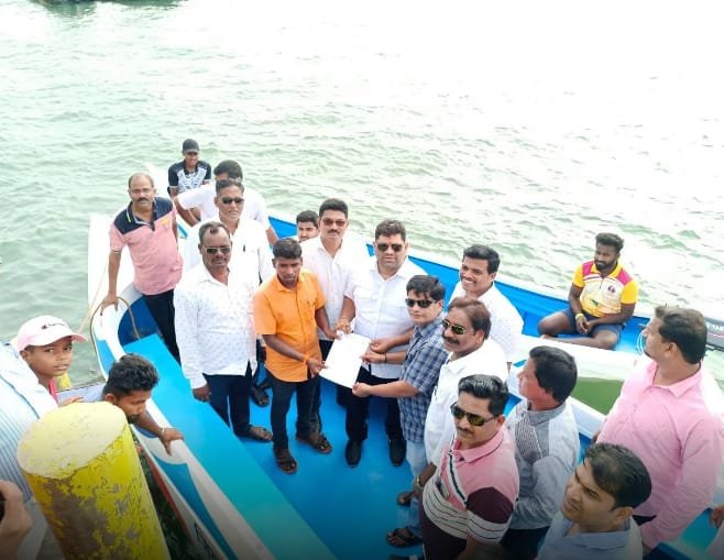 किल्ले सिंधुदुर्ग व खोत जुवा बेट येथील ग्रामस्थांना आपत्ती काळात वापरासाठी दोन बोट उपलब्ध