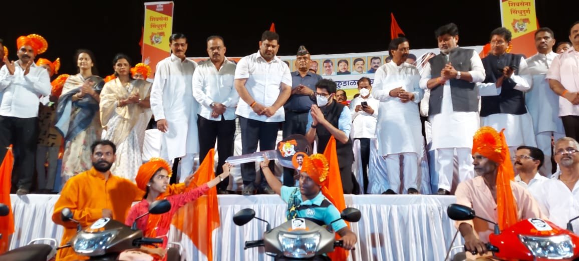 आ. वैभव नाईक यांच्या माध्यमातून पुन्हा २२ दिव्यांग बांधवांना स्कुटरचे वाटप