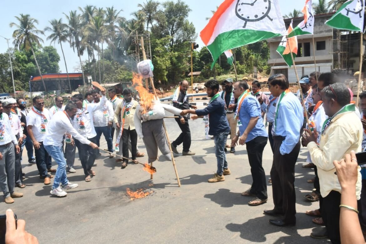 सिंधुदुर्ग जिल्ह्यात सदाभाऊ खोताच्या विरोधात राष्ट्रवादी आक्रमक