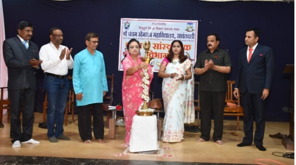 रसायनशास्त्र विभागाने दिले फिनाईल बनविण्याचे प्रशिक्षषण