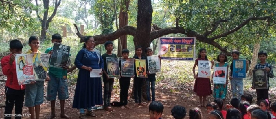 महिलाच करू शकतात आपल्या मुलांचं व्यसनांपासून रक्षण