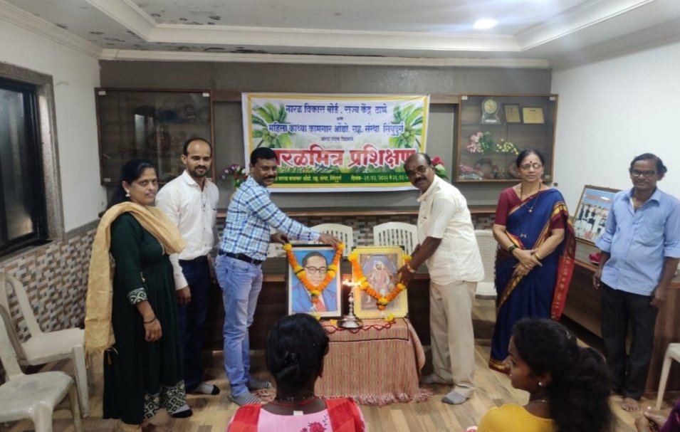 प्रशिक्षणांचा लाभ घेऊन उन्नती साधा