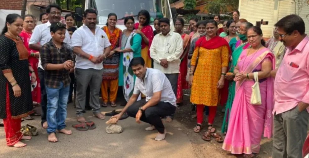 सोनगेवाडीतील महिलांकरता सुजित जाधव यांच्या माध्यमातून अनोखा उपक्रम