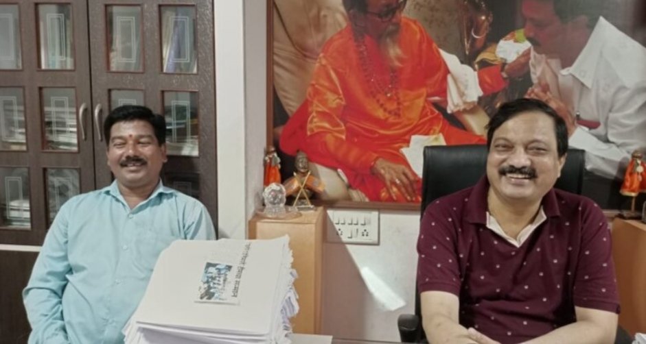 जिल्ह्यातील लोकप्रतिनिधी विविध योजना आणि त्यासाठी निधी जाहीर करून जनतेला फसवण्याचे काम
