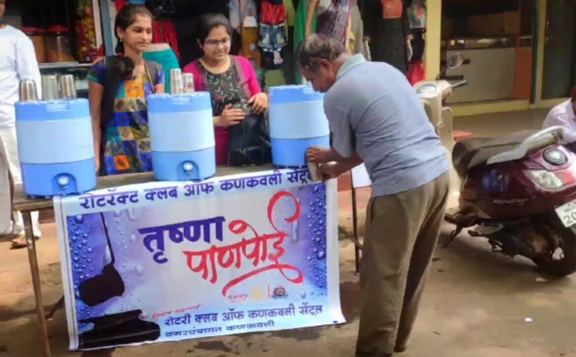 श्रद्धा पाटकर यांची अनोखी संकल्पना; कणकवली बाजारपेठेत राबवला पाणपोई उपक्रम