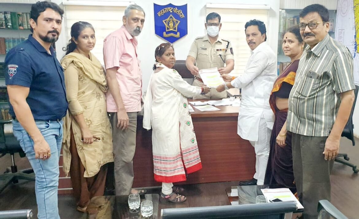 कणकवली शहरातील मोरये बिल्डिंग बाबतीत भाडेकरूंनी संदेश पारकर यांच्यासोबत घेतली पोलिस अधिक्षकांची भेट