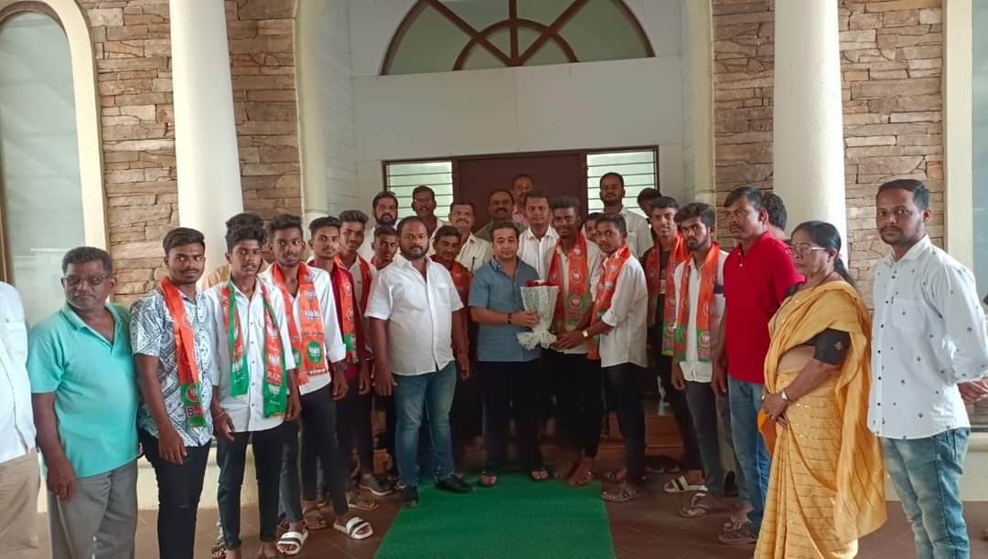 वागदे गावातील नमसवाडी शिवसैनिकांचा आमदार नितेशजी राणे यांच्या प्रमुख उपस्थितीत भारतीय जनता पक्षात जाहीर प्रवेश