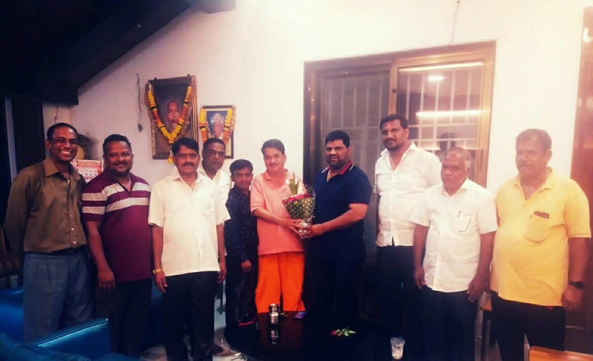 नांदगाव सोसायटी निवडणूकीचे किंगमेकर गौरीशंकर खोत यांचे आ. वैभव नाईक यांनी केले अभिनंदन