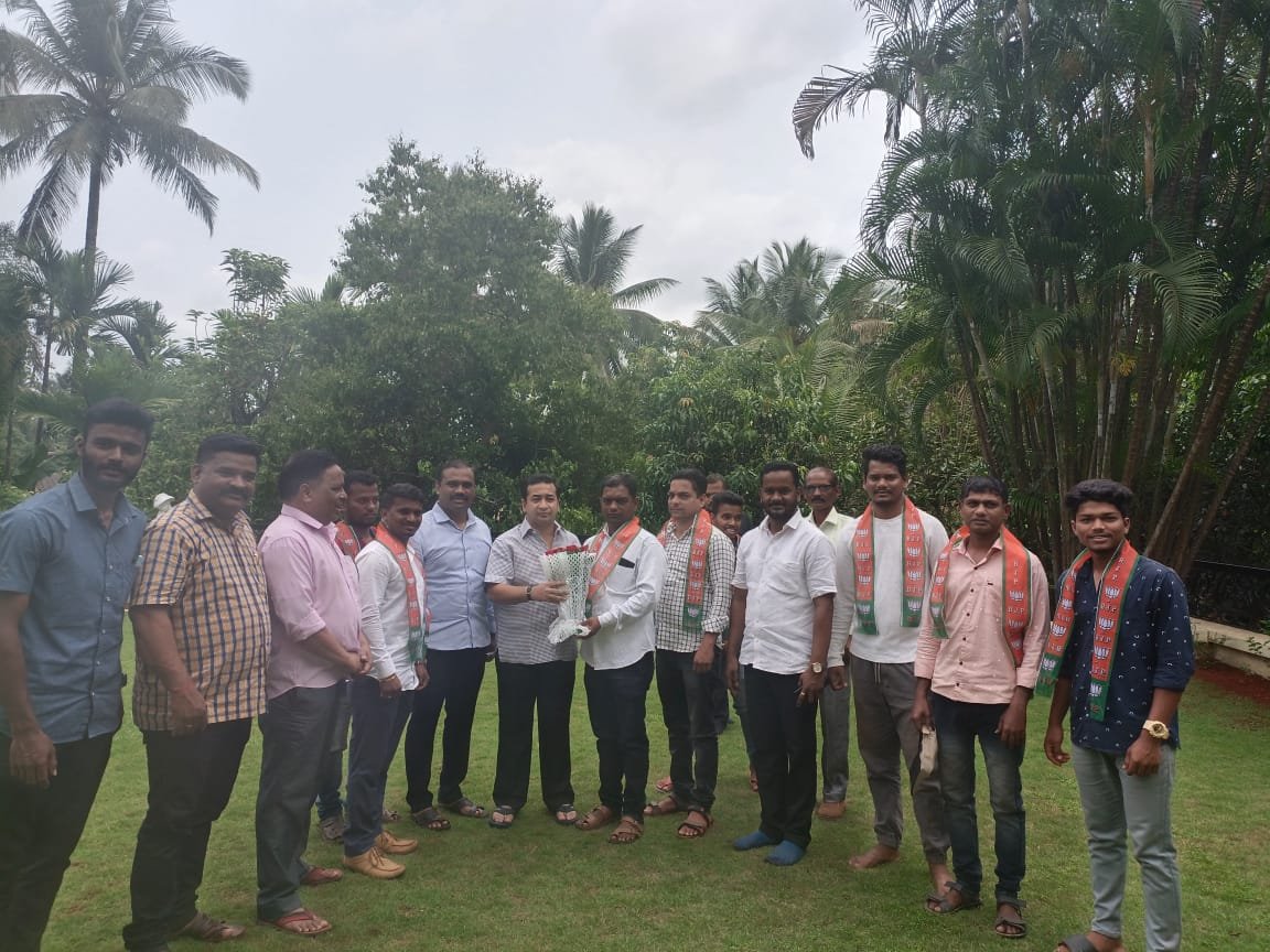 घोणसरीत सेनेला खिंडार