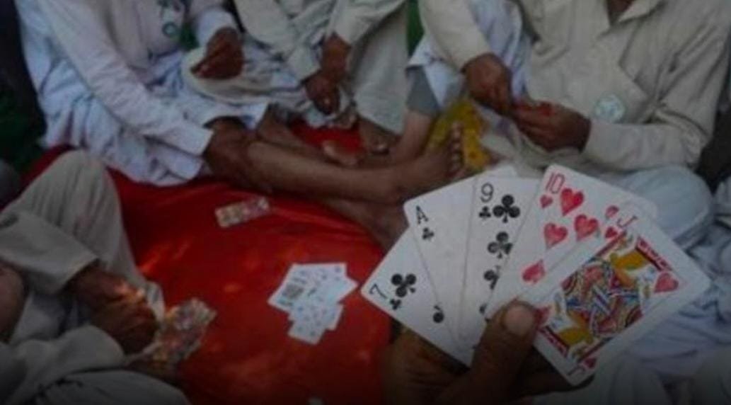 कणकवलीत जुगारावर छापा टाकून २० जण ताब्यात.