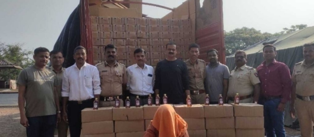 बनावट दारू वाहतूक प्रकरणी राज्य उत्पादन शुल्कची मोठी कारवाई.;९५ लाख ९२ हजारचा मुद्देमाल जप्त,मालवण येथील एकाला अटक