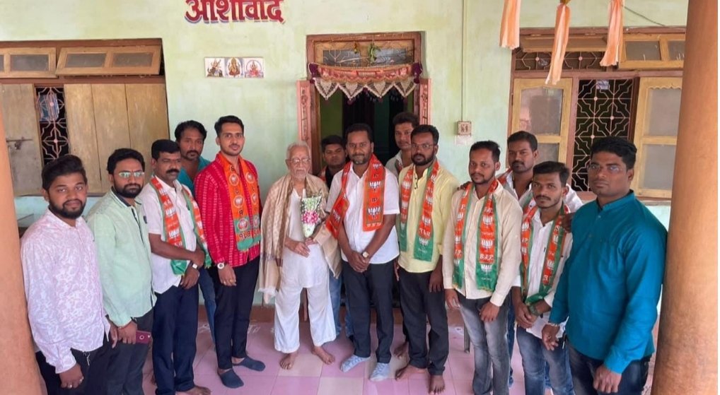 कणकवलीत भाजपा युवा मोर्चावतीने भाजपा स्थापना दिन साजरा