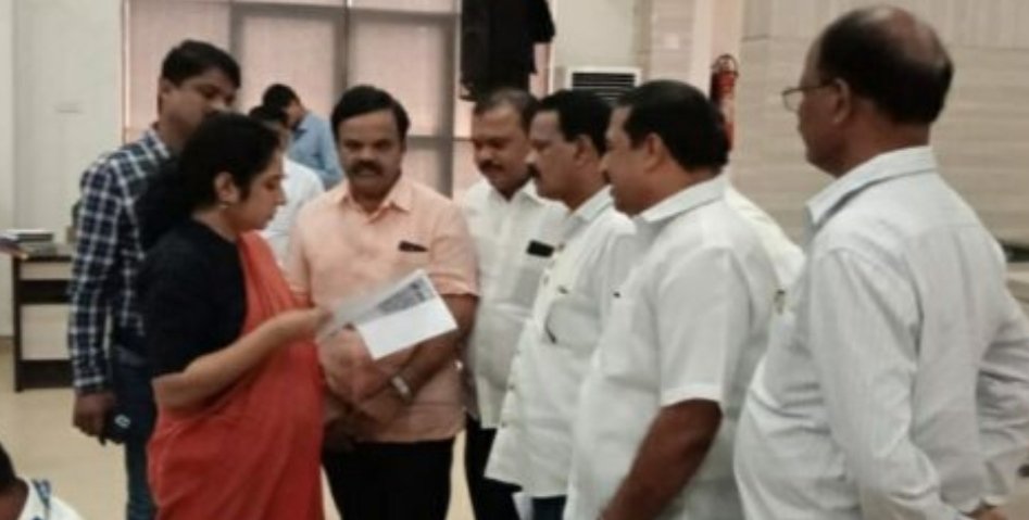 भूमिपुत्रांच्या जमिनी हडप करणाऱ्या अधिकारी आणि दलालांची चौकशी करून कारवाई करावी