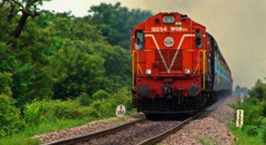 १ मे पासून कोकणकन्या,मांडवी, जनशताब्दी,नेत्रावती एक्प्रसेससह एकूण १० गाड्या विजेच्या इंजिनावर धावणार