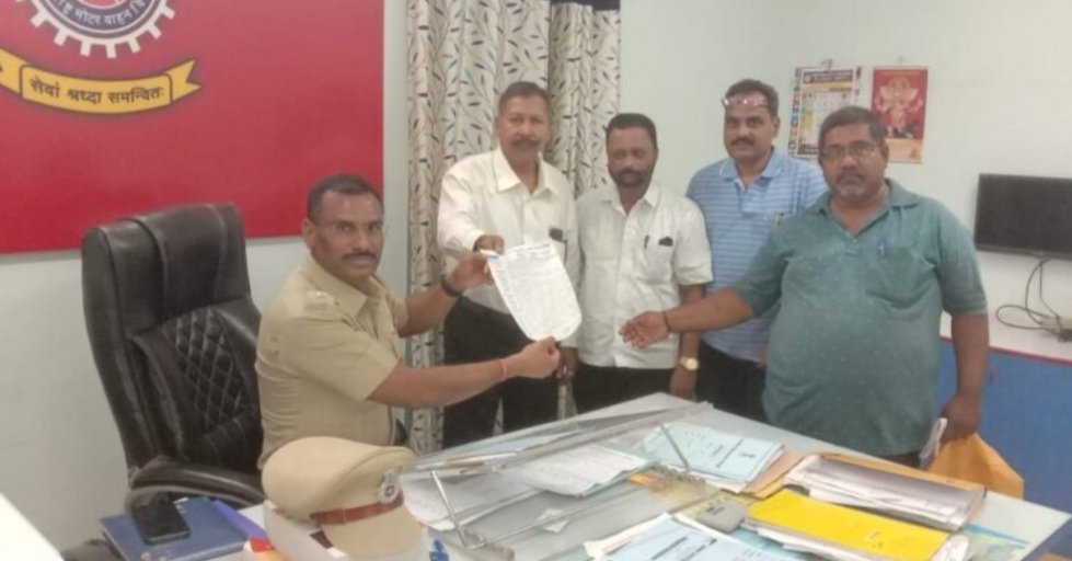 जिल्ह्यातील आठ वर्षांच्यावरील रिक्षांवरती परमिट चढवावे
