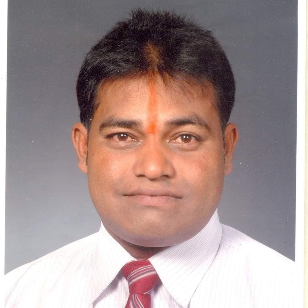 भारनियमनाच्या मुद्द्यावरून पत्रकारावर झालेल्या अन्यायाविरोधात जिल्हाधिकारी कार्यालयासमोर