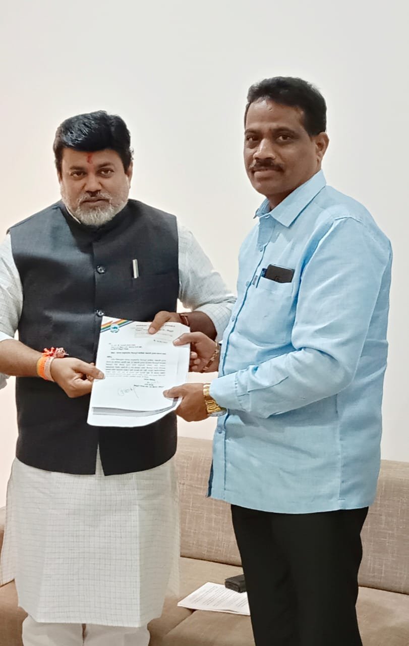 सिंधुदूर्ग जिल्ह्यातील प्रलंबित शेती कृषी कनेक्शन साठी जिल्हा नियोजन मधून निधी देण्याची निवेदनाद्वारे केली मागणी