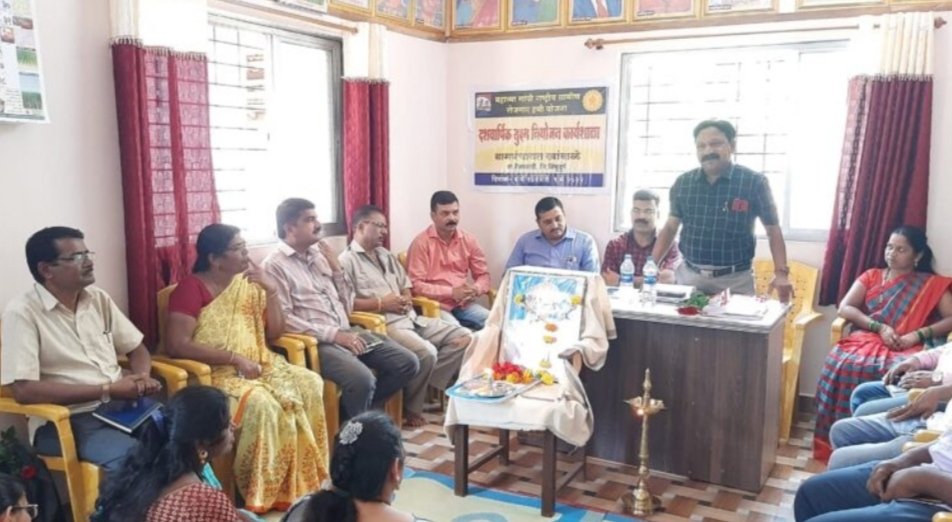 खांबाळे दशवार्षिक सूक्ष्म नियोजन कार्यशाळेचे उद्घाटन गट विकास अधिकारी जयप्रकाश परब यांच्या हस्ते संपन्न