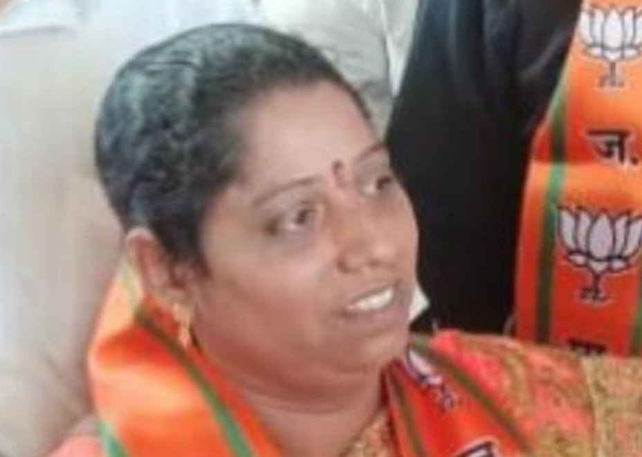 वागदे सरपंच पूजा घाडीगावकर यांच्या विरोधात अविश्वास ठराव मंजूर