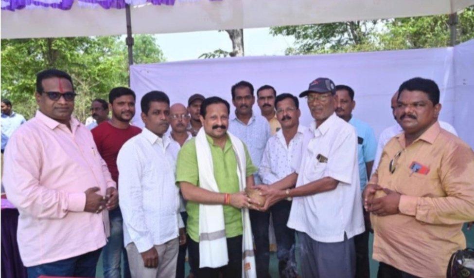 नगराध्यक्ष समीर नलावडे यांच्या वाढदिवसाचे औचित्य साधत कणकवली शहरातील विविध विकास कामांचे भूमिपूजन