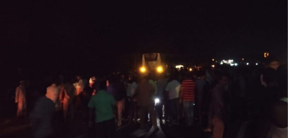 हायवेवरील गतिरोधकाने घेतला महिलेचा बळी!