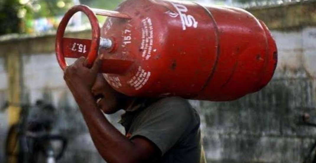 सिलेंडर ग्राहकांना पुन्हा आर्थिक झटका; सिलेंडरचे दर, गेले 1000 च्या वर