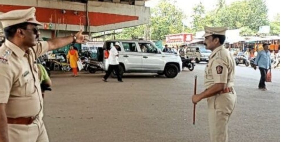 पटवर्धन चौकात पार्क केलेल्या वाहनांवर कारवाई